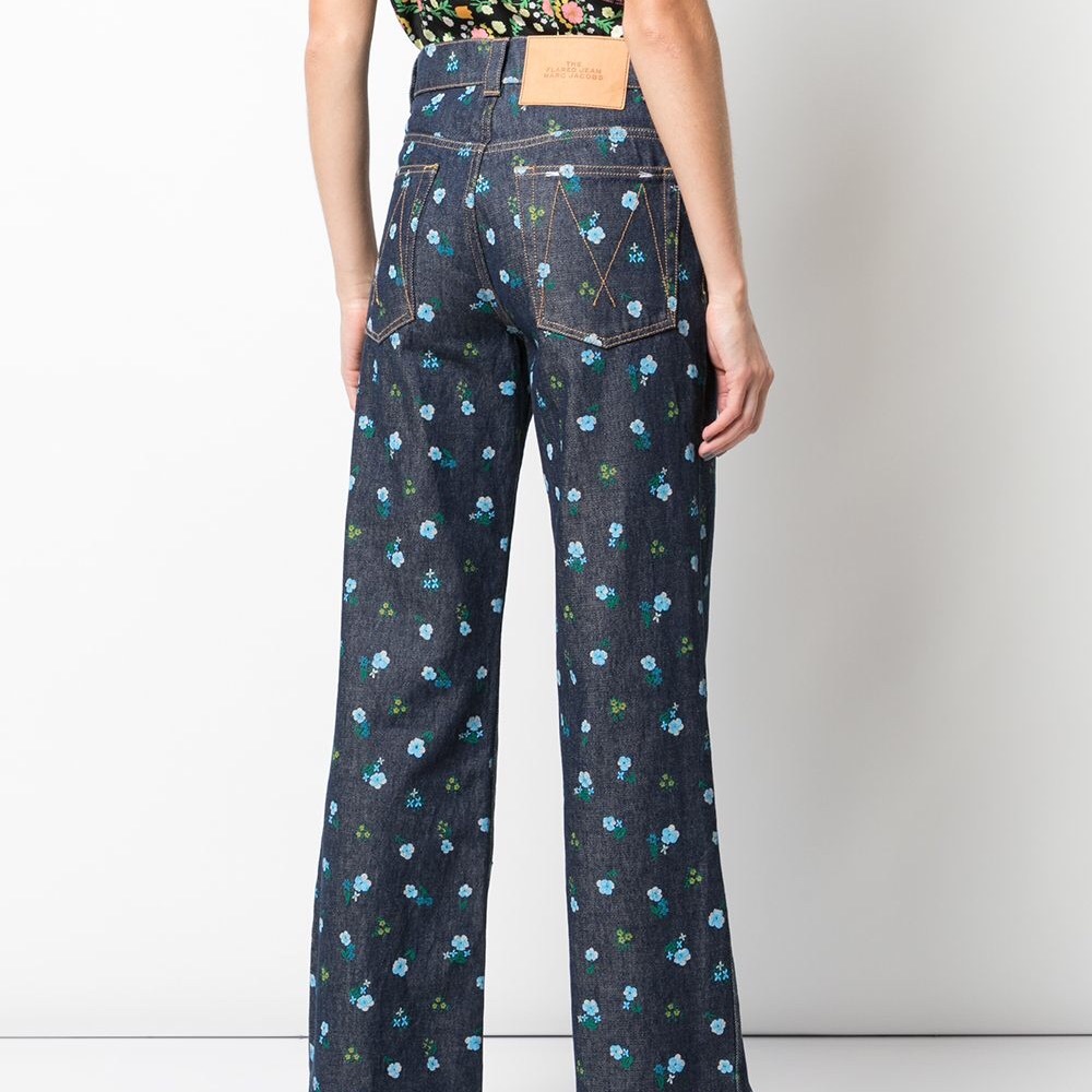🎉 HOST PICK 🎉 Marc Jacobs The Flared Jean - Picture 4 of 5